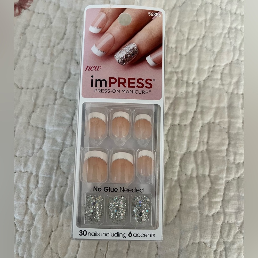 Press on nails